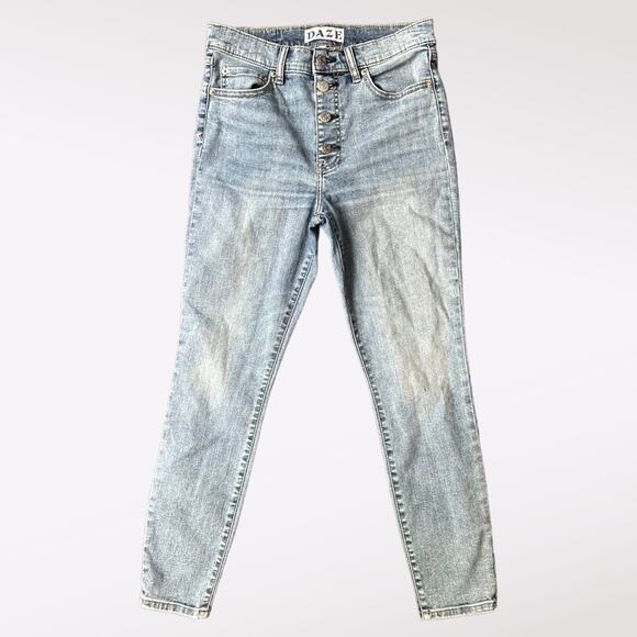 Daze Jeans‎ Women's Size 4 / 28 XSmall Straight Leg Light Wash Button Closure - Picture 1 of 11